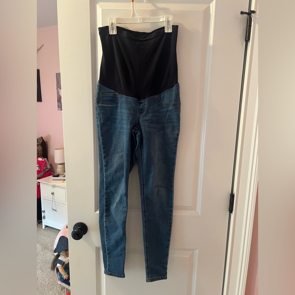 Maternity Skinny jeans size small or 27